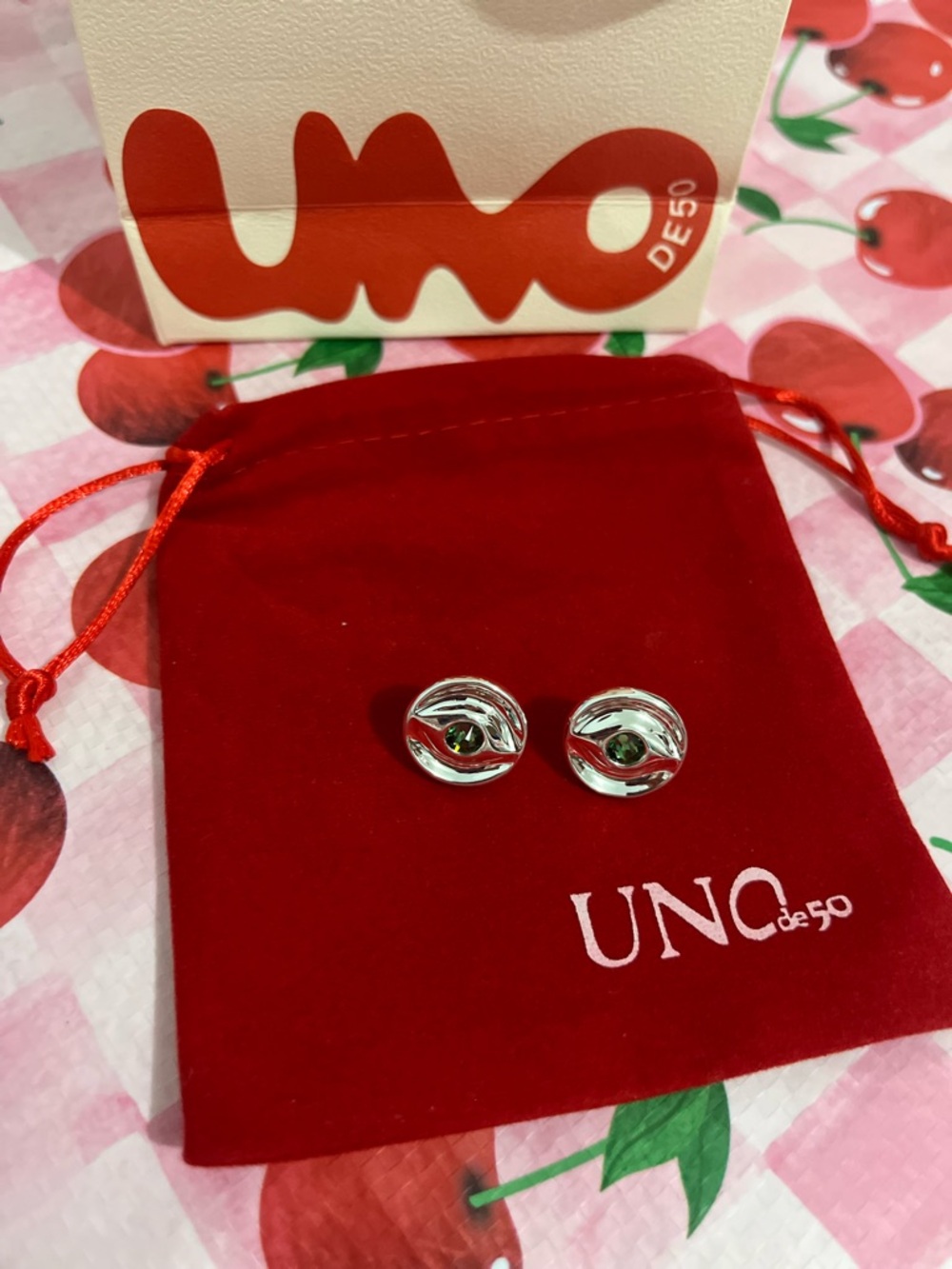 UNO de 50 Silver Earrings with Green Accents